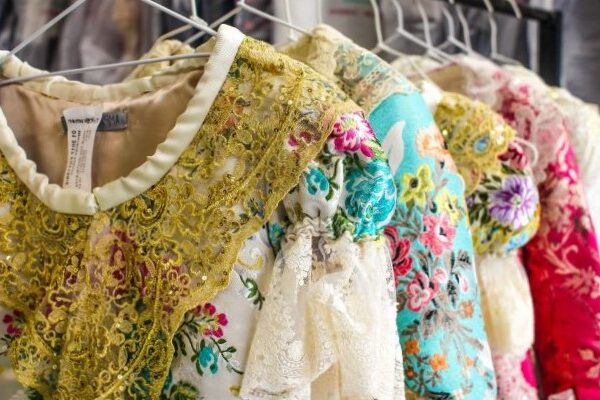 tintorería para trajes de fallera en Valencia