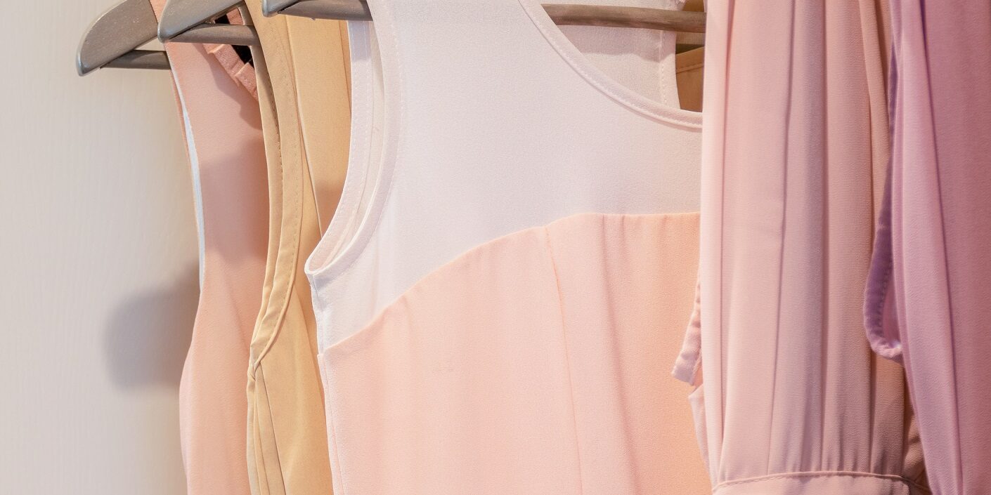 limpieza de prendas delicadas en Valencia - vestidos