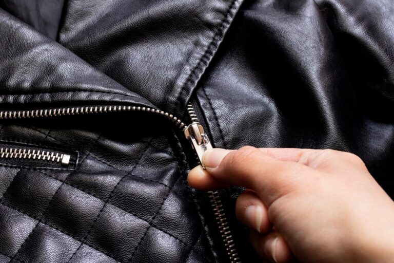 limpieza-de-prendas-de-piel-en-Valencia-cremallera