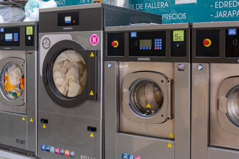 lavandería de autoservicio en Valencia - paredes