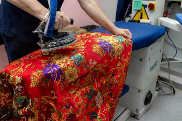 tintorería para vestido de fallas en Valencia – plancha tintorería para vestido de fallas en Valencia - plancha