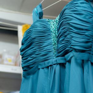 tintorería para un vestido de seda en Valencia - azul