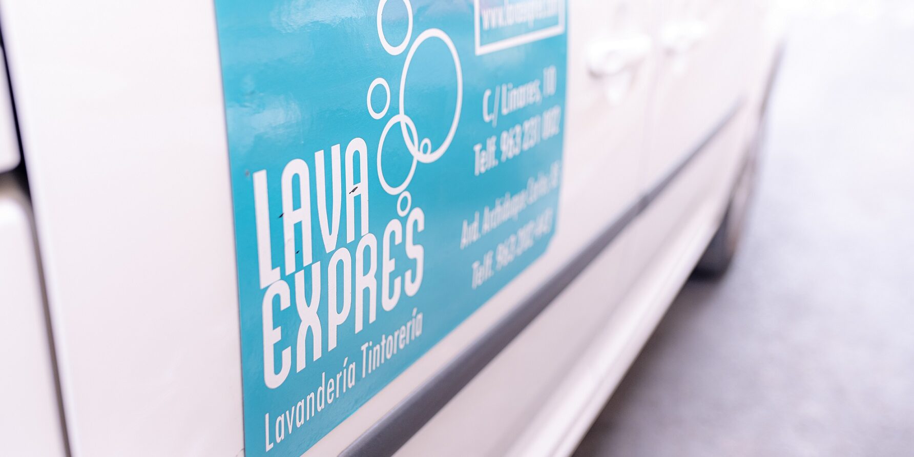 tintorería a domicilio en Valencia - coche